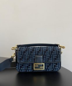 Design Fendi lconic Baquette medium handbag shoulder