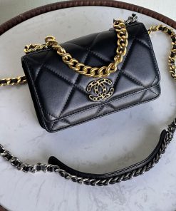 Design CHANEL Lambskin Quilted Chanel 19 Wallet On Chain WOC Black